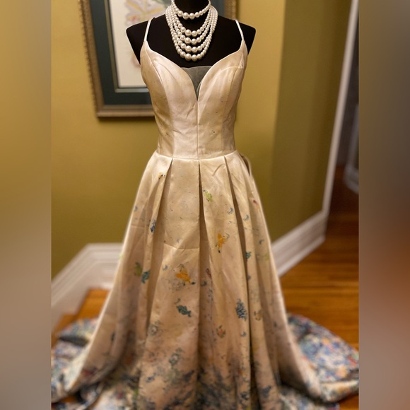 Ballgown - Picture 3 of 7